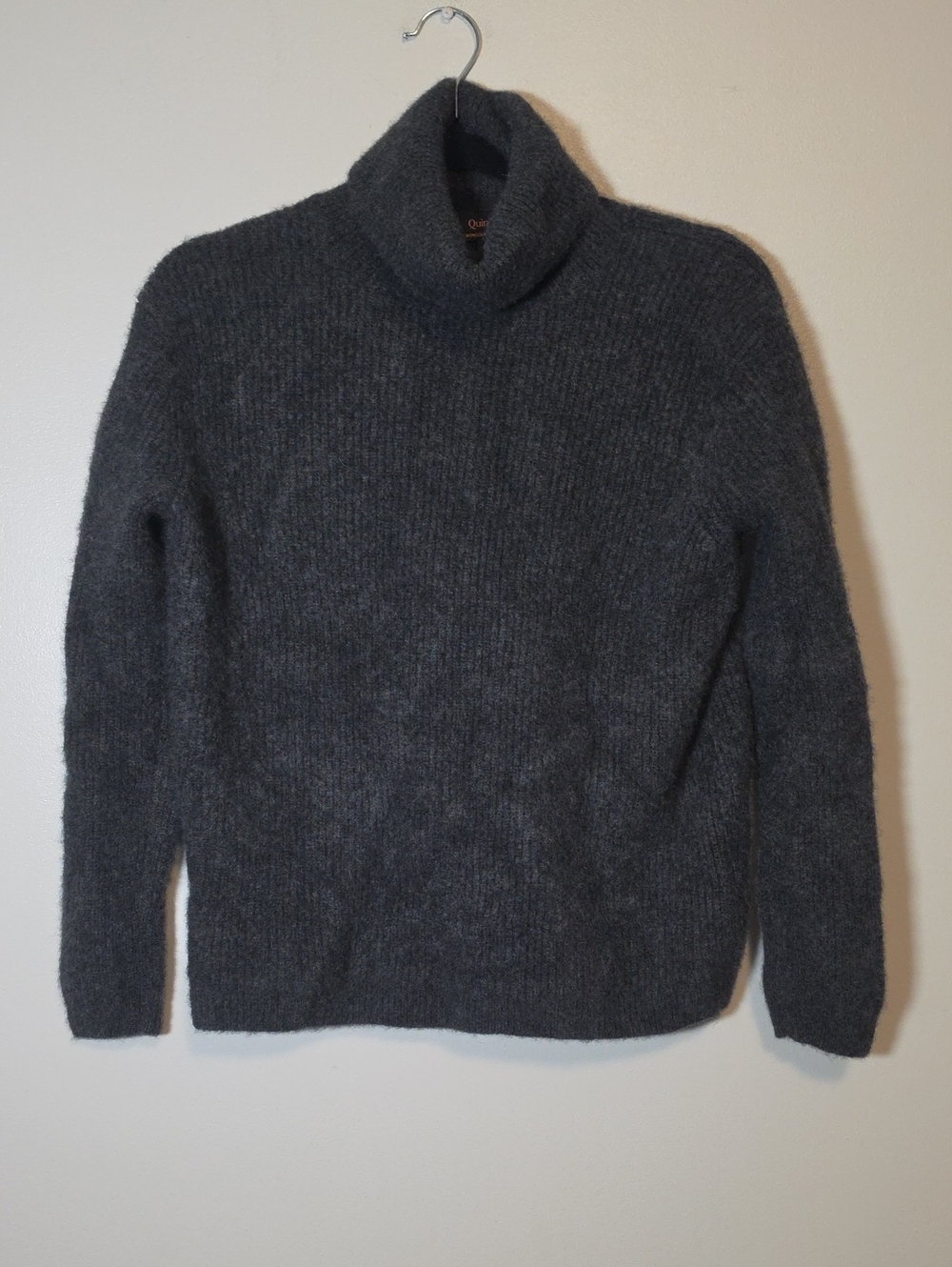 Quince Women's Charcoal Gray Mongolian Cashmere Turtleneck Sweater